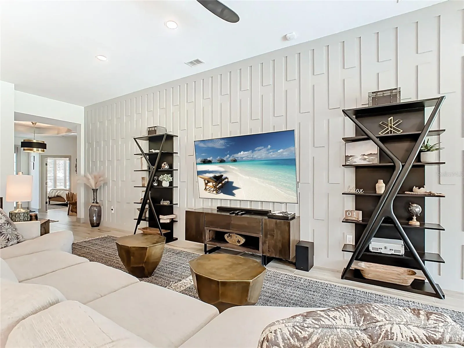 7763 BASNETT CIR