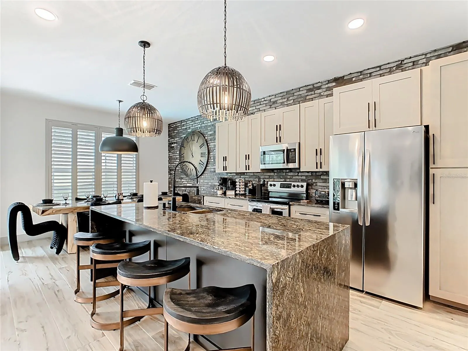 7763 BASNETT CIR