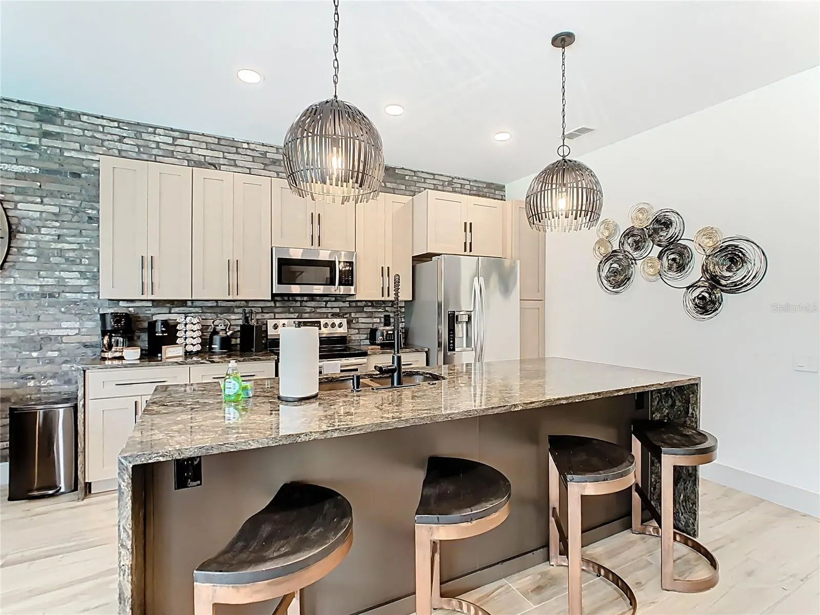 7763 BASNETT CIR