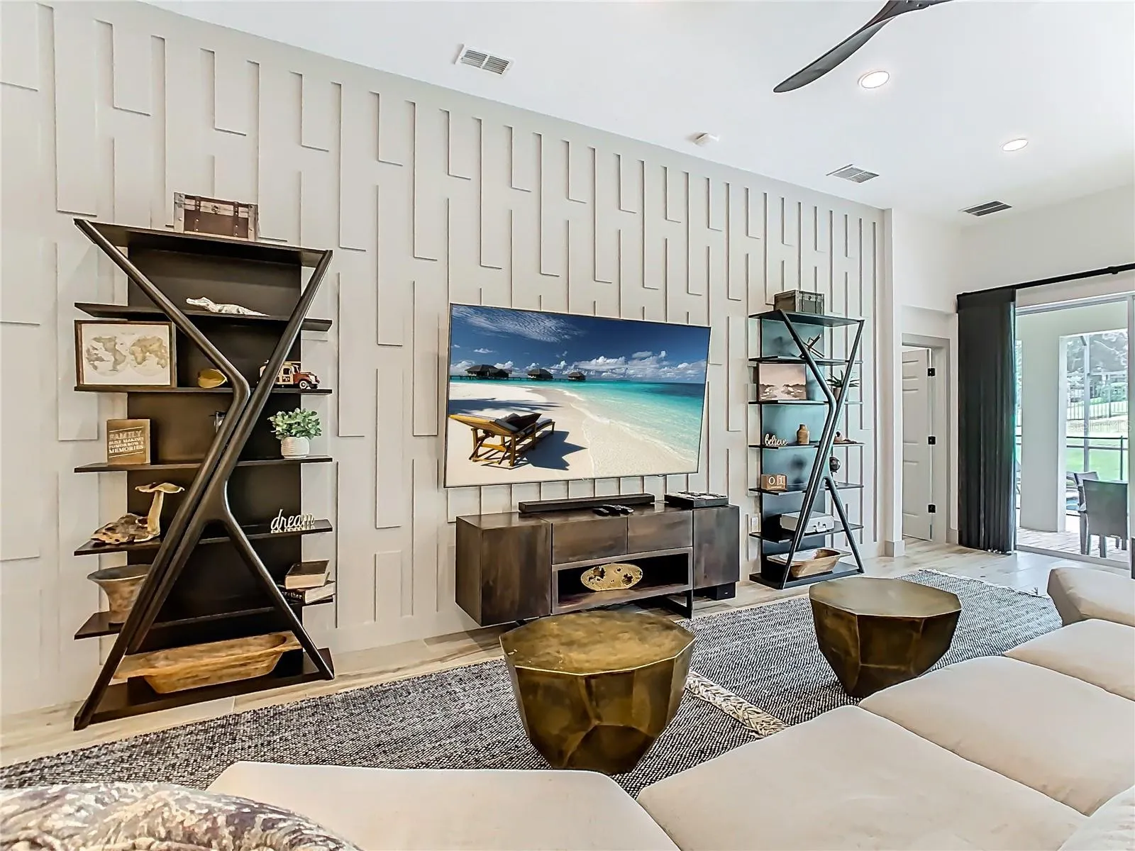 7763 BASNETT CIR