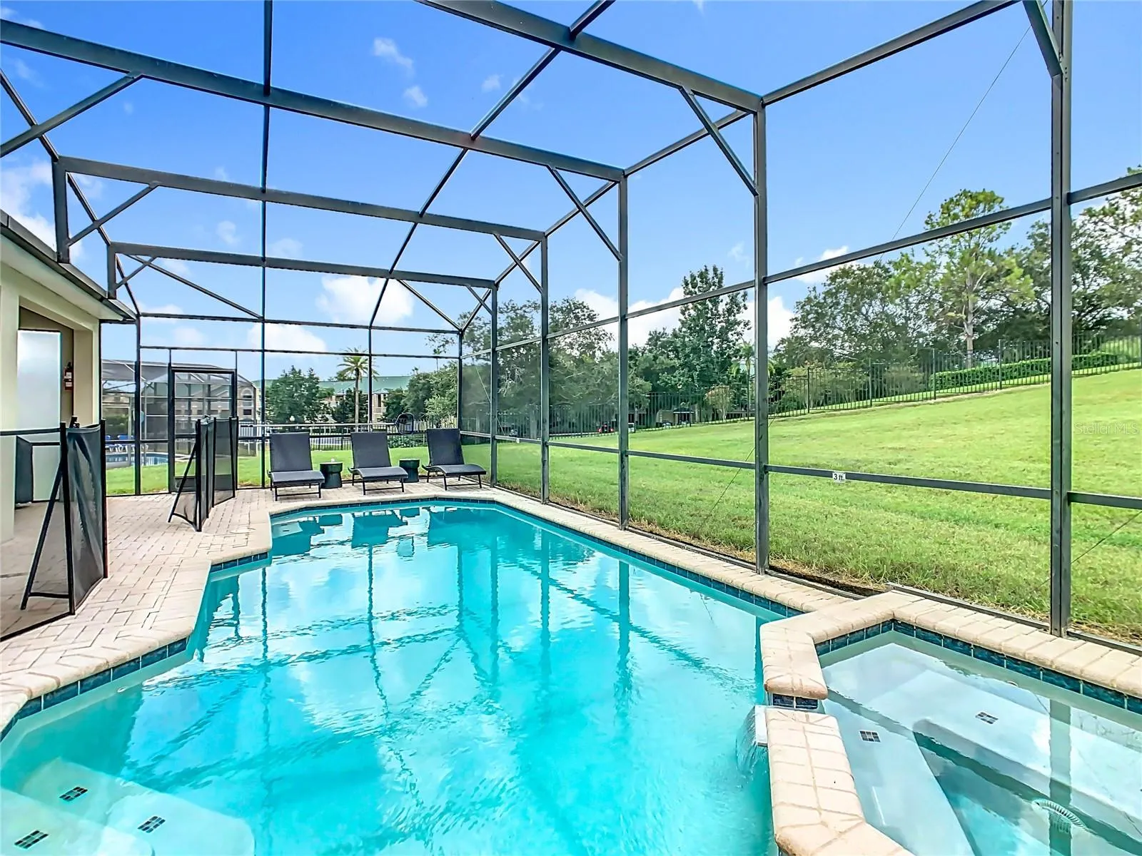 7763 BASNETT CIR