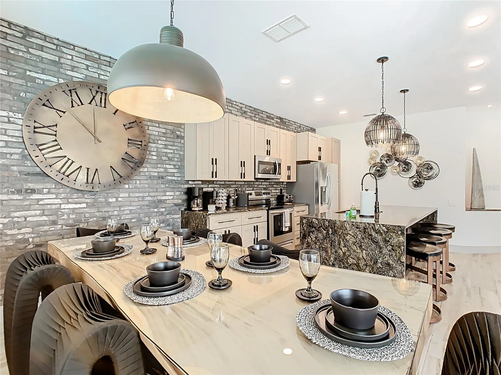 7763 BASNETT CIR