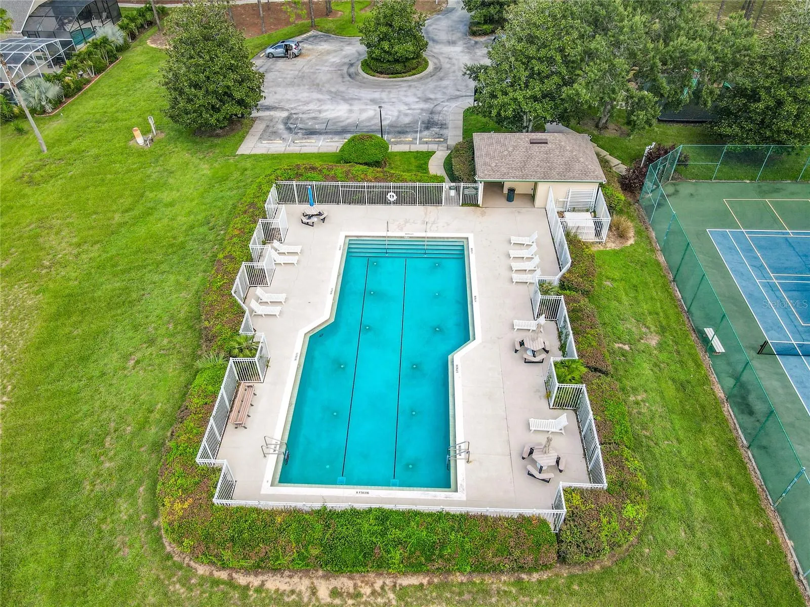 1719 N HAMPTON DR