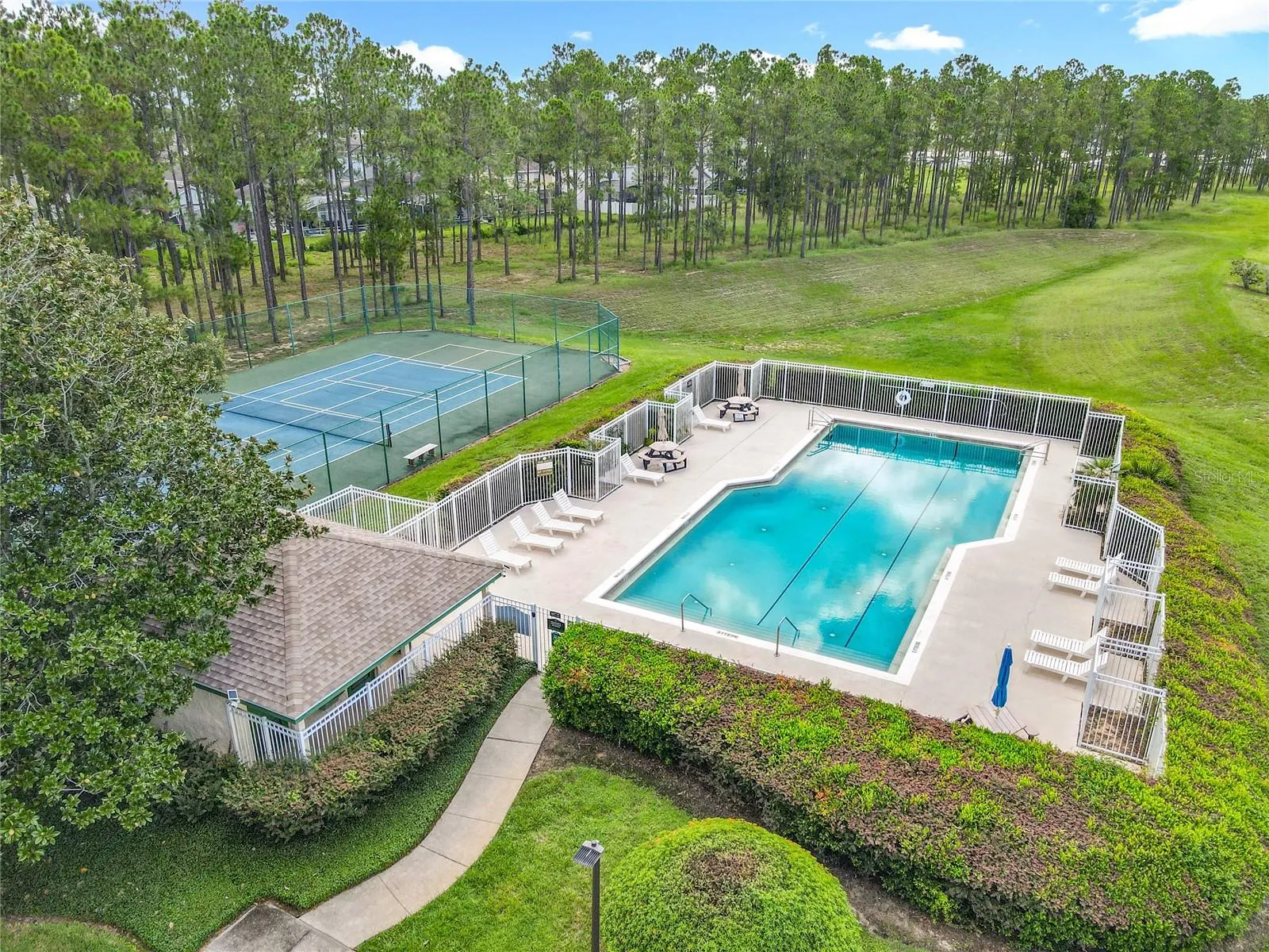 1719 N HAMPTON DR