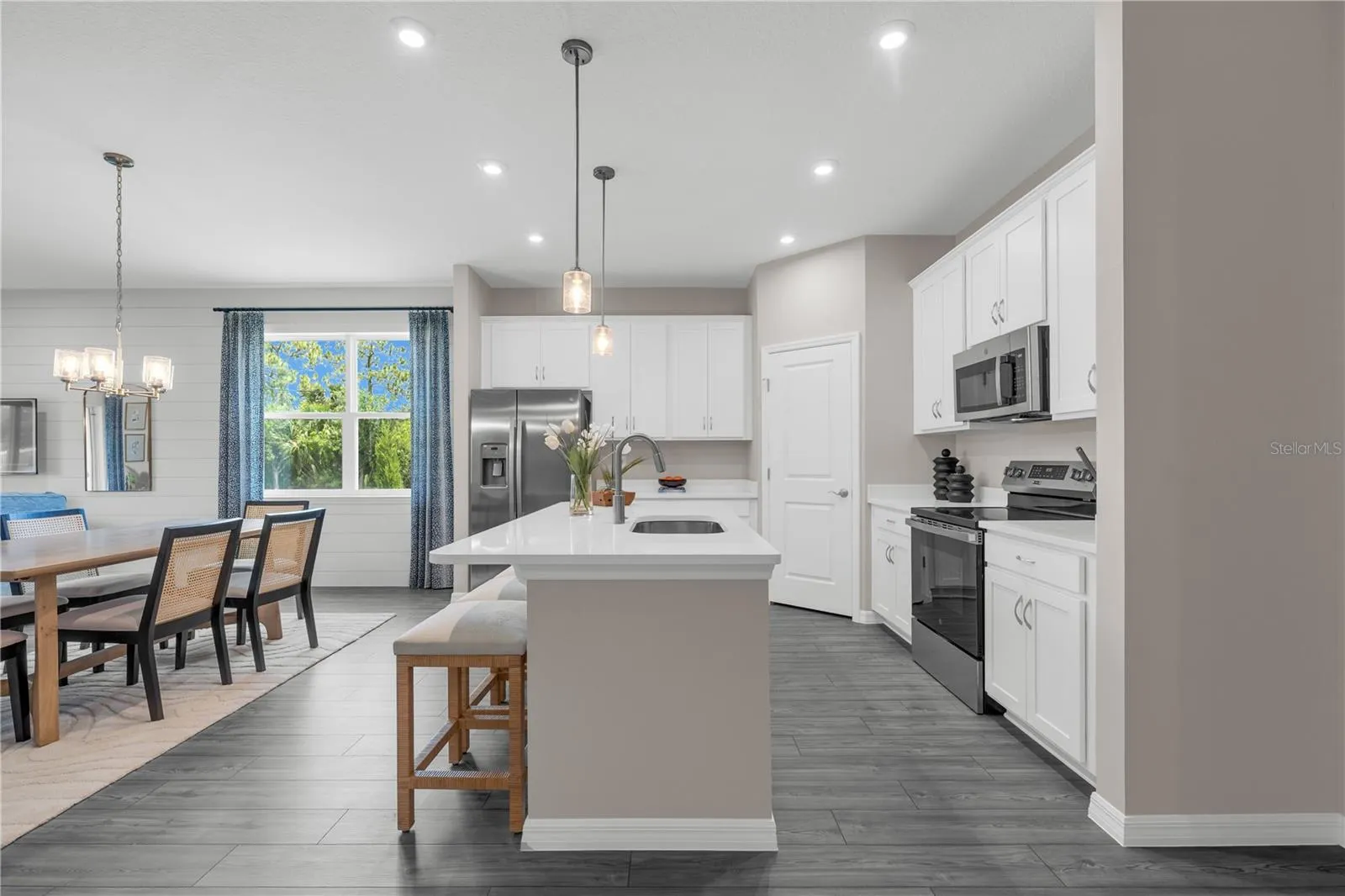 1962 HORSETAIL DR