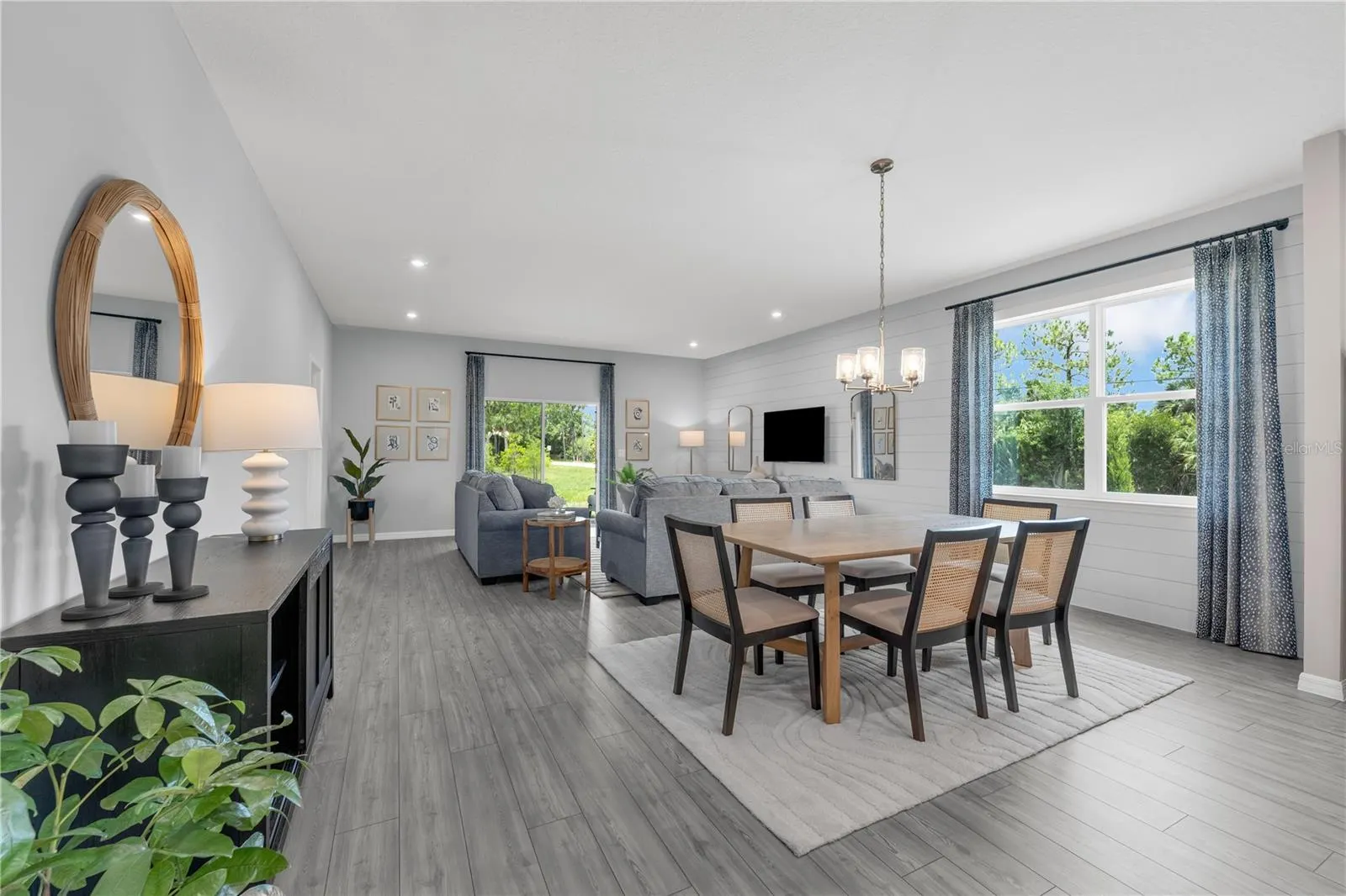 1962 HORSETAIL DR