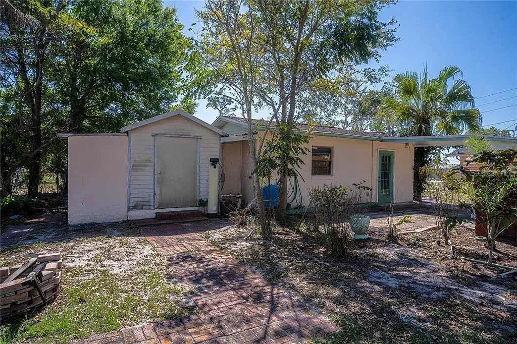 1557 LAKE CLAY DR