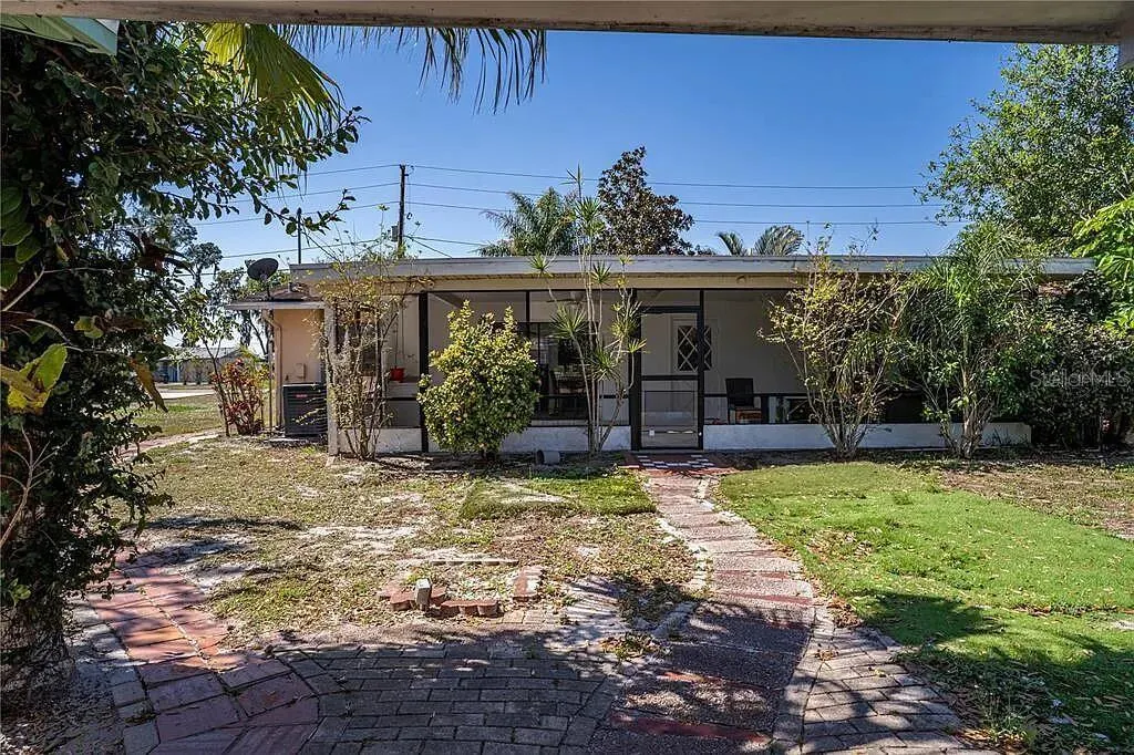 1557 LAKE CLAY DR