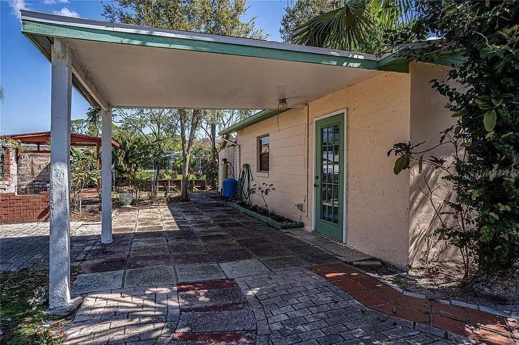 1557 LAKE CLAY DR