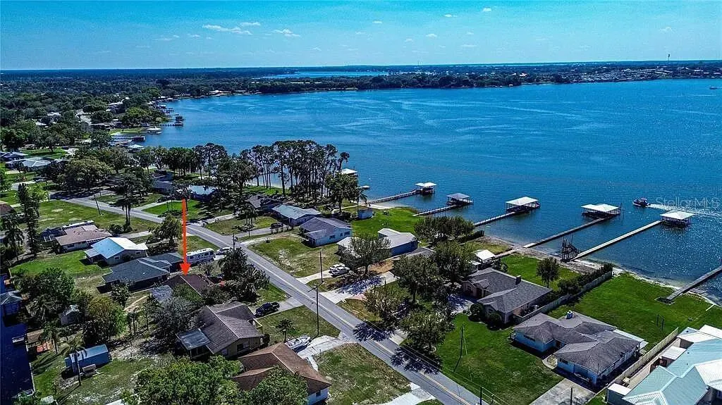 1557 LAKE CLAY DR