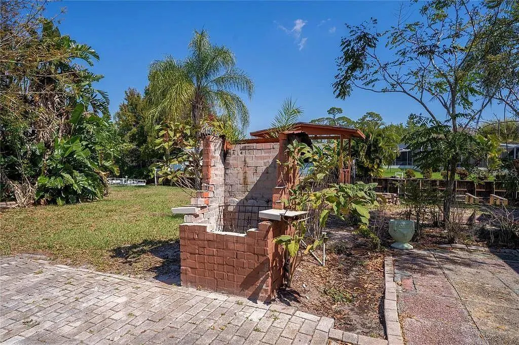 1557 LAKE CLAY DR