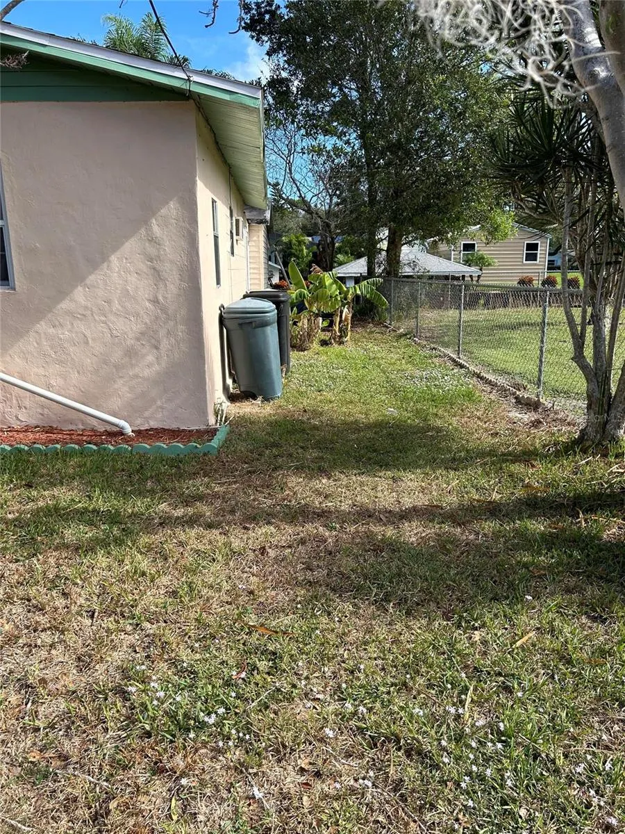 1557 LAKE CLAY DR