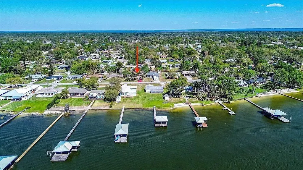 1557 LAKE CLAY DR