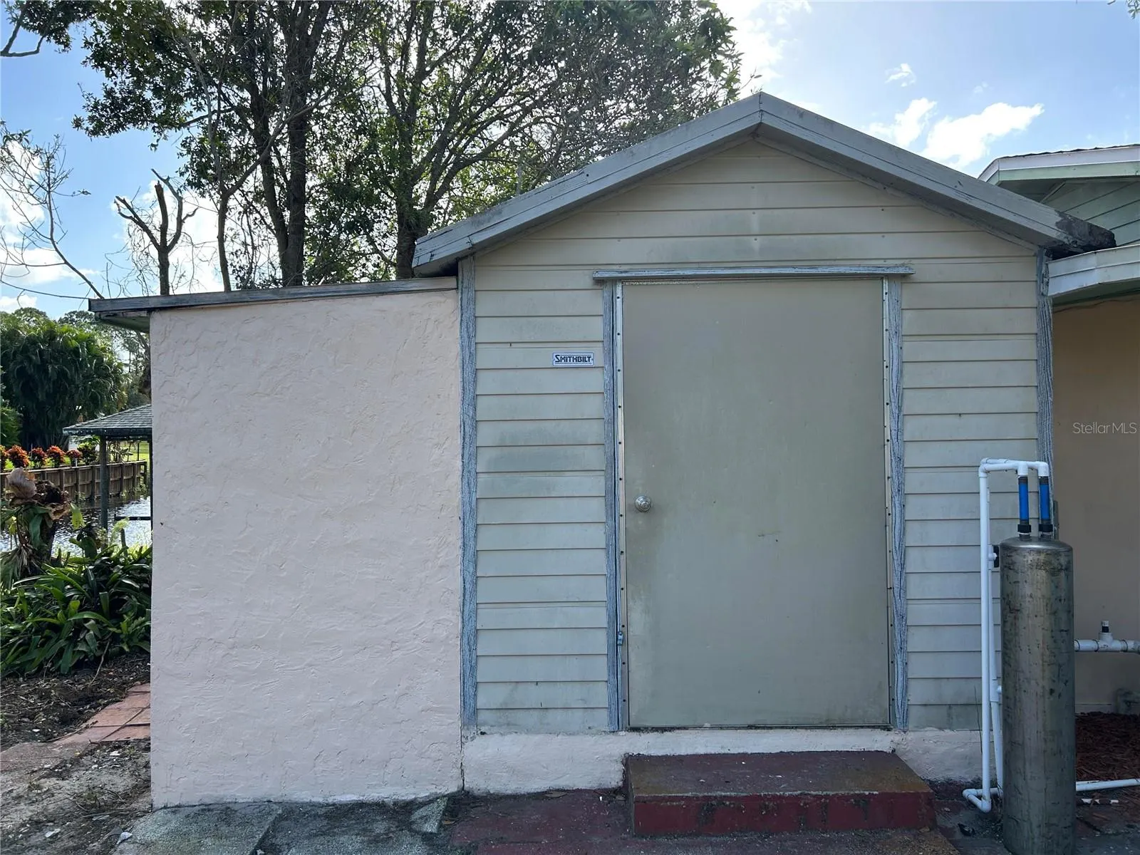1557 LAKE CLAY DR