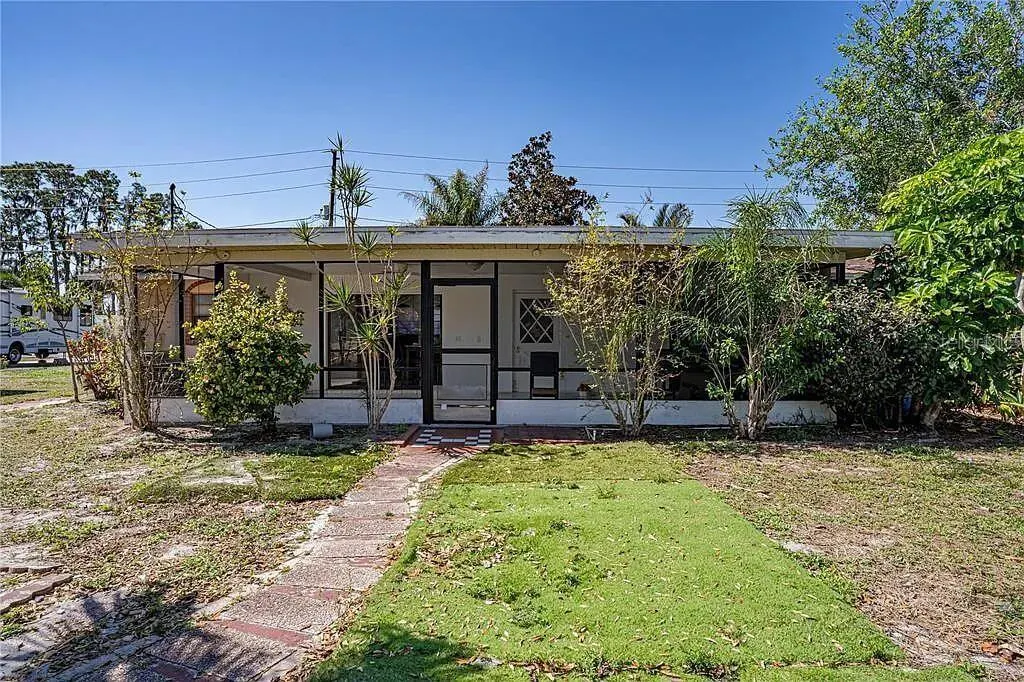1557 LAKE CLAY DR