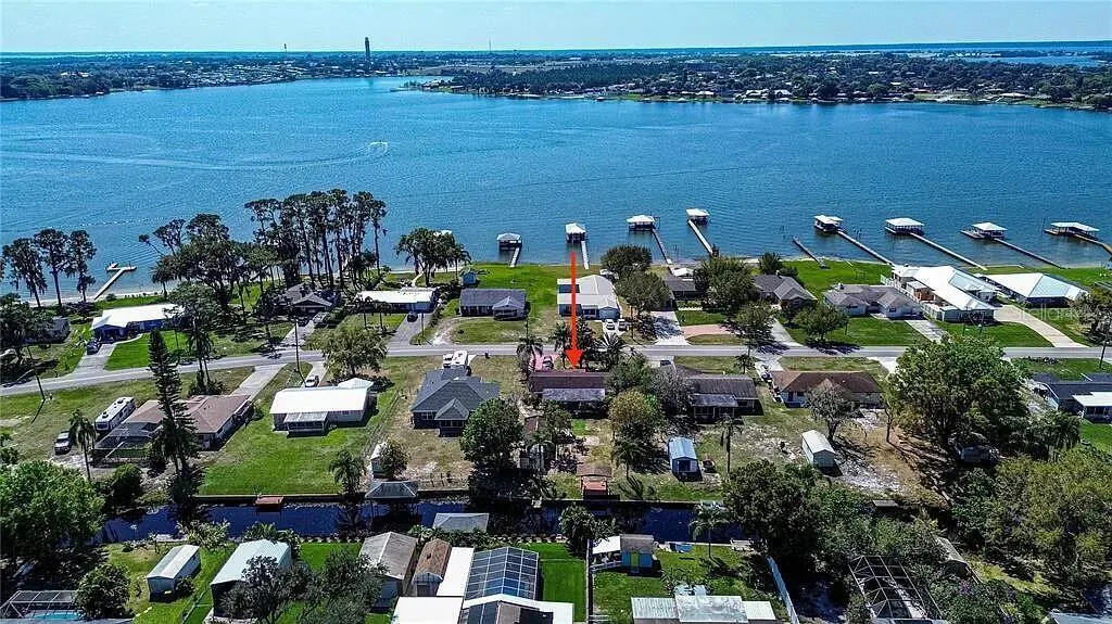 1557 LAKE CLAY DR