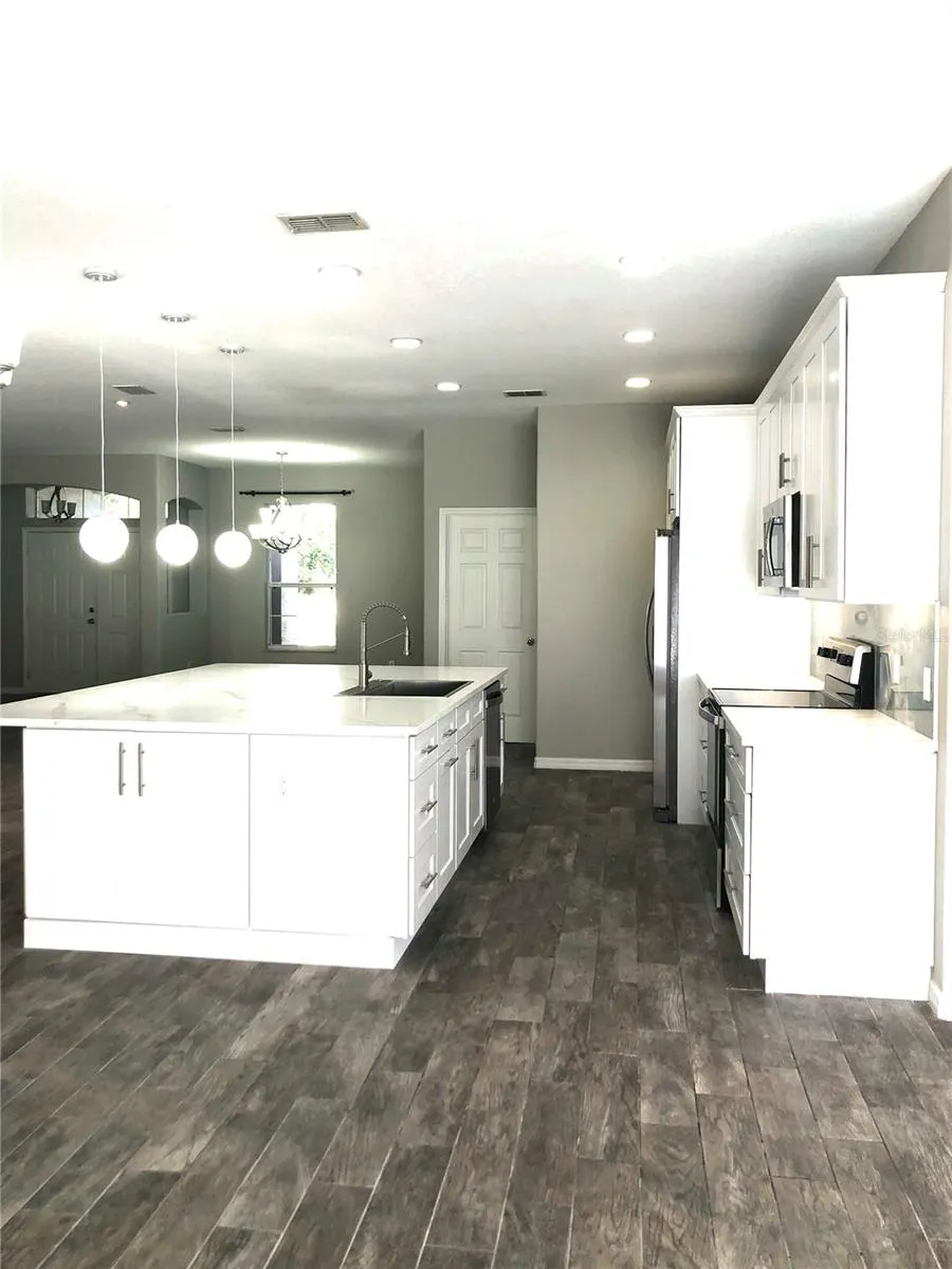 3711 EAGLE ISLE CIR