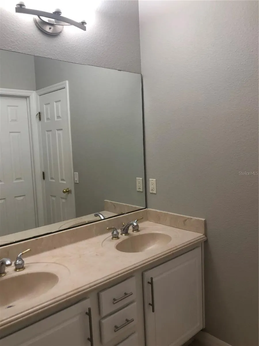 3711 EAGLE ISLE CIR
