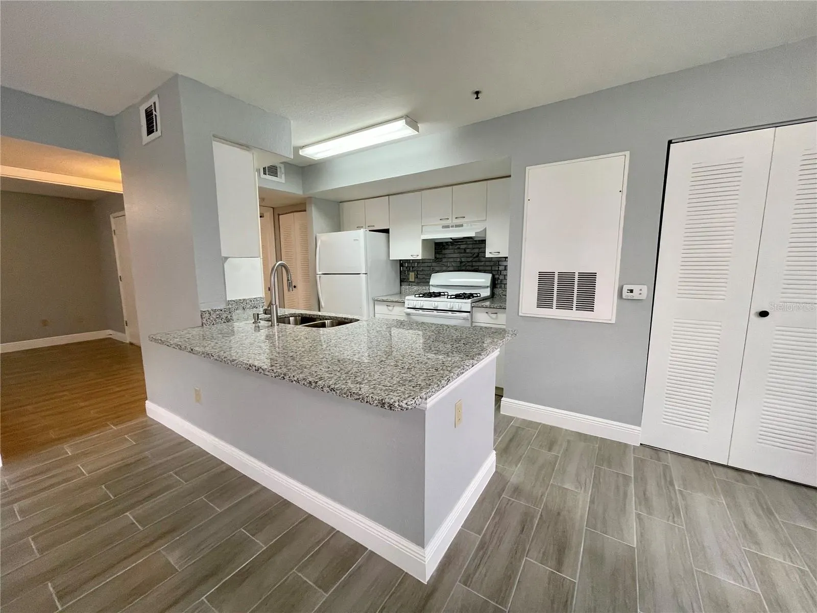 1612 COLUMBIA ARMS CIR #137, #137