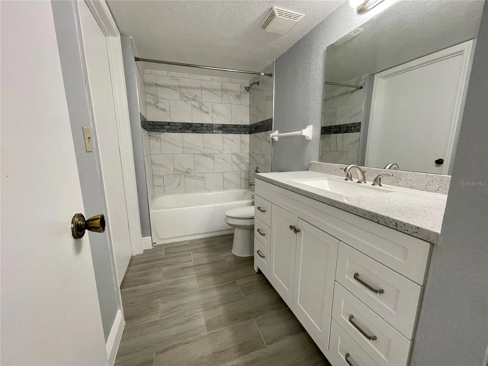 1612 COLUMBIA ARMS CIR #137, #137