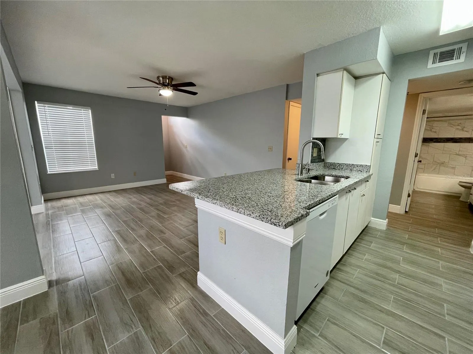 1612 COLUMBIA ARMS CIR #137, #137