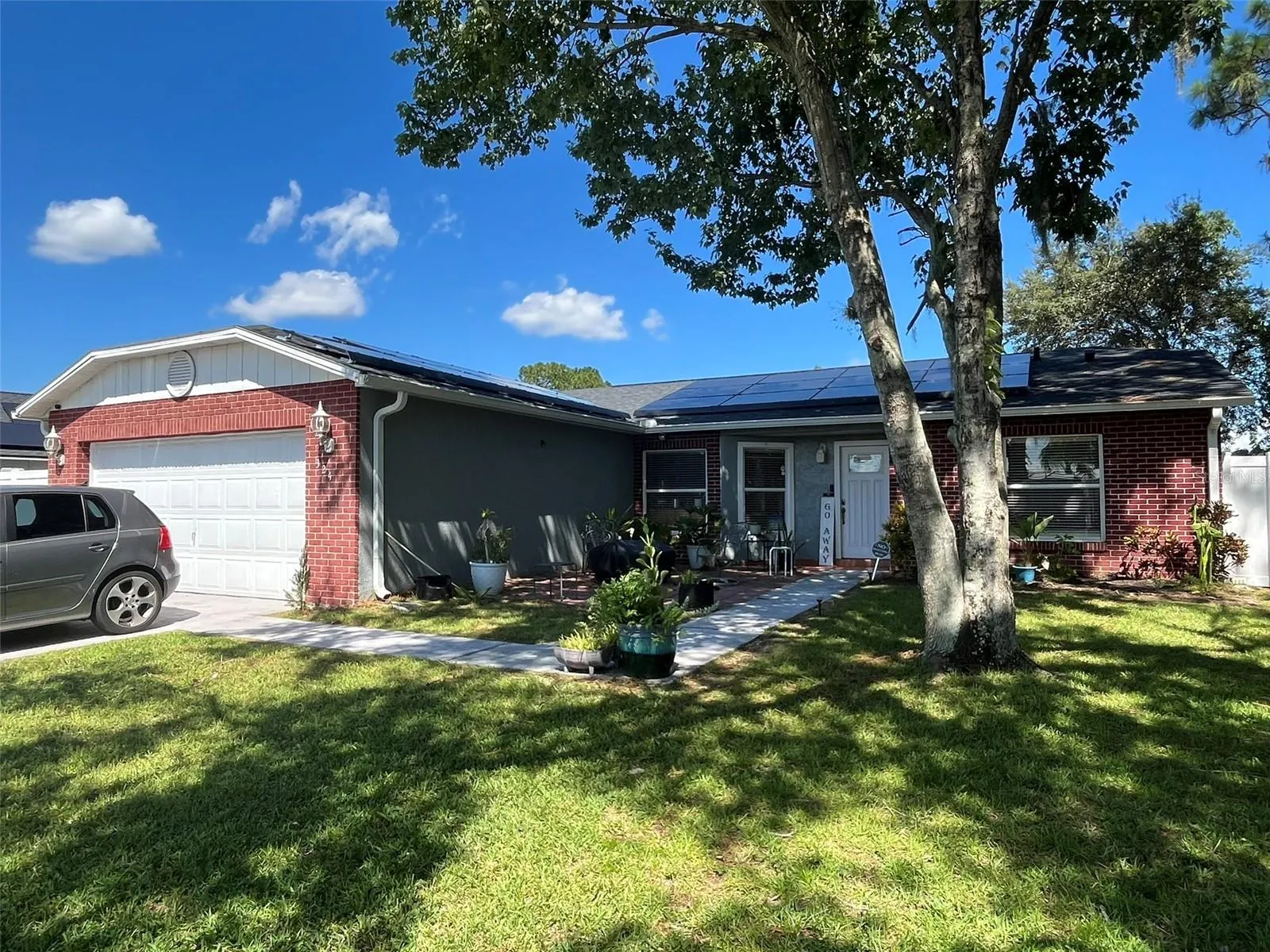324 ERIE CT