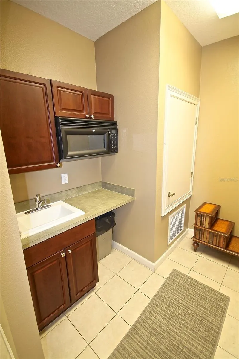 1401 TOWN PLAZA CT #1020, #1020