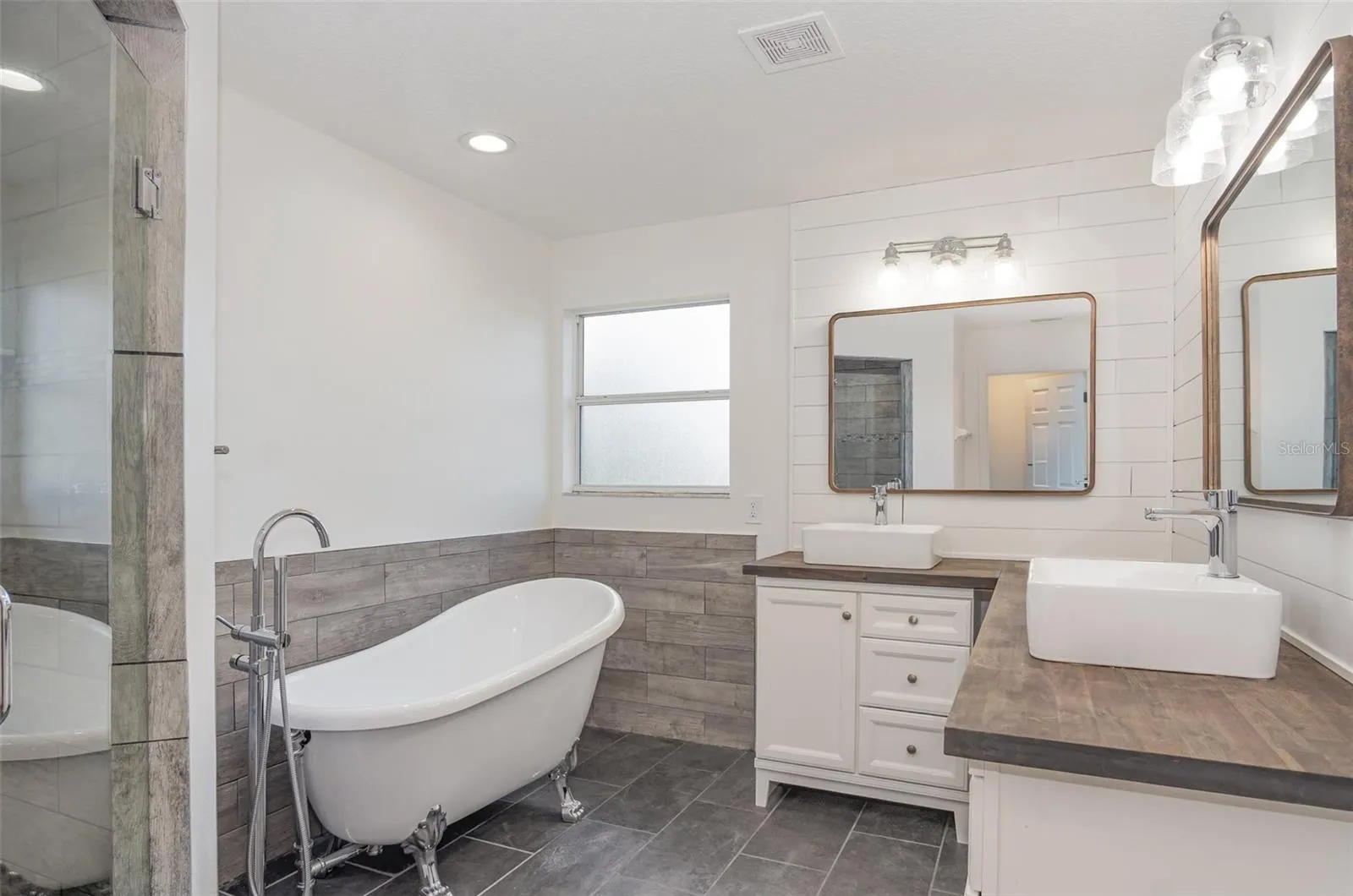 25 PRINCE KAAREL LN