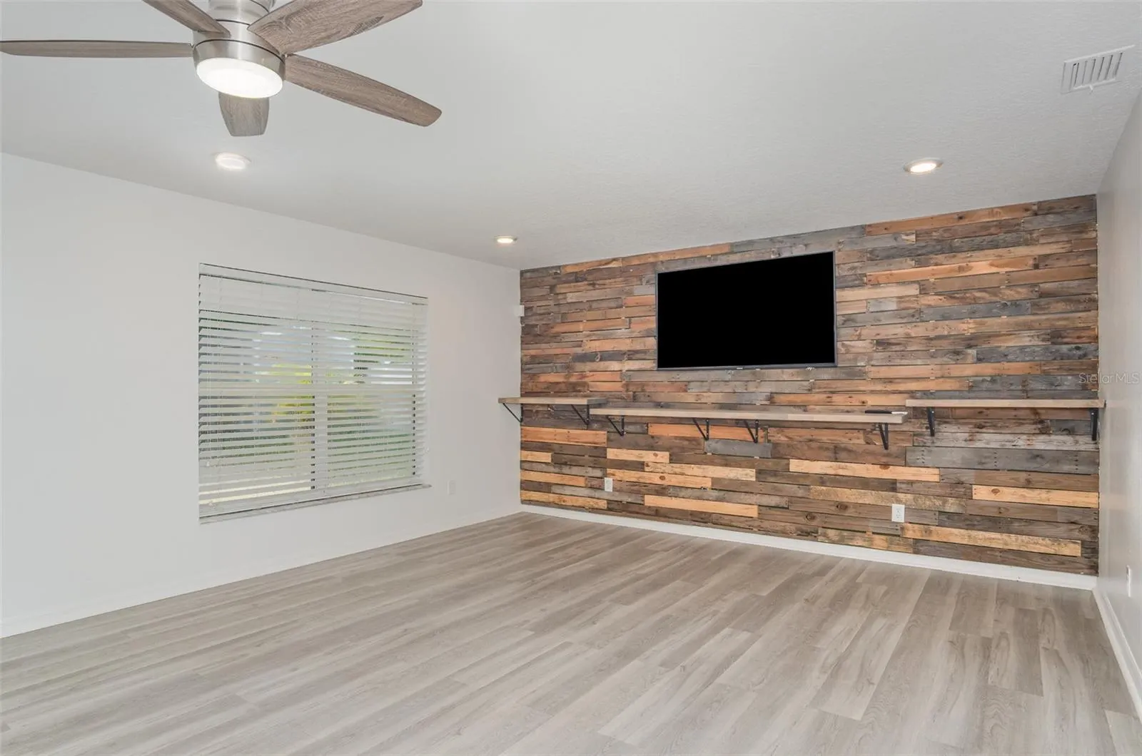 25 PRINCE KAAREL LN