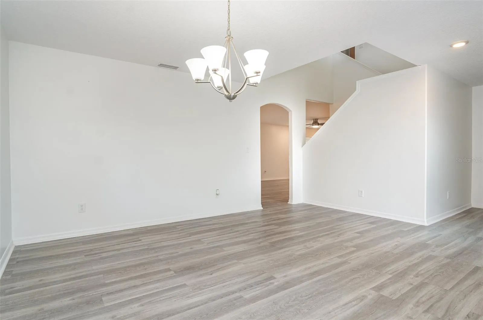 25 PRINCE KAAREL LN