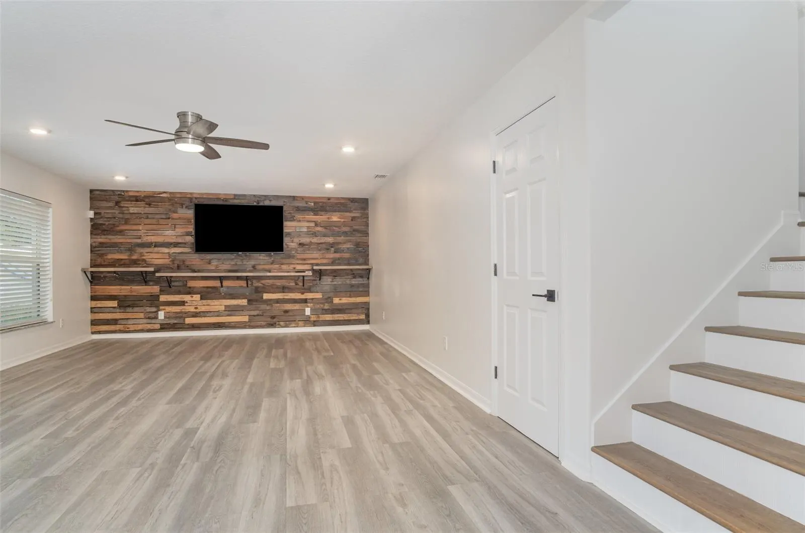 25 PRINCE KAAREL LN