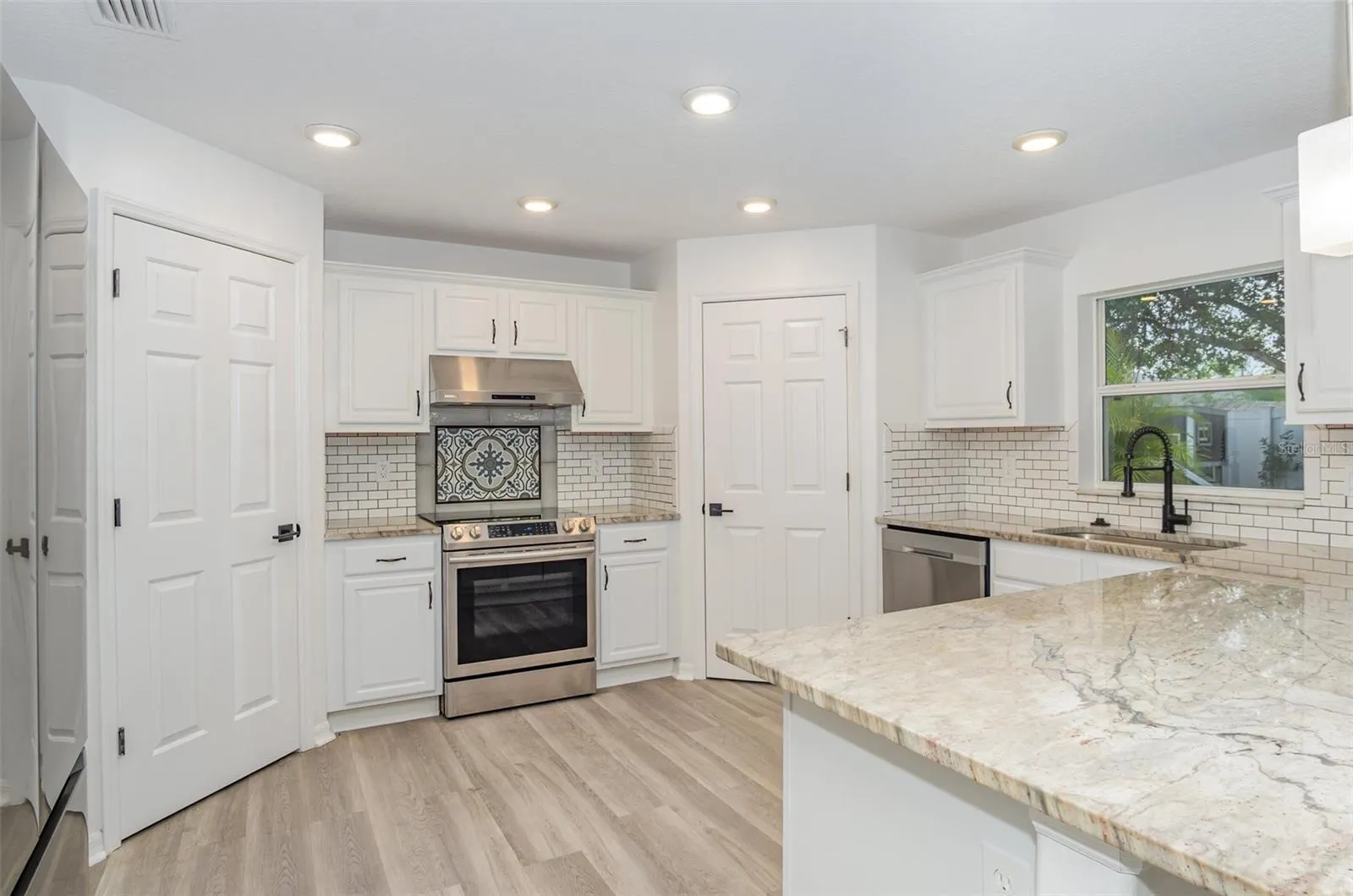 25 PRINCE KAAREL LN