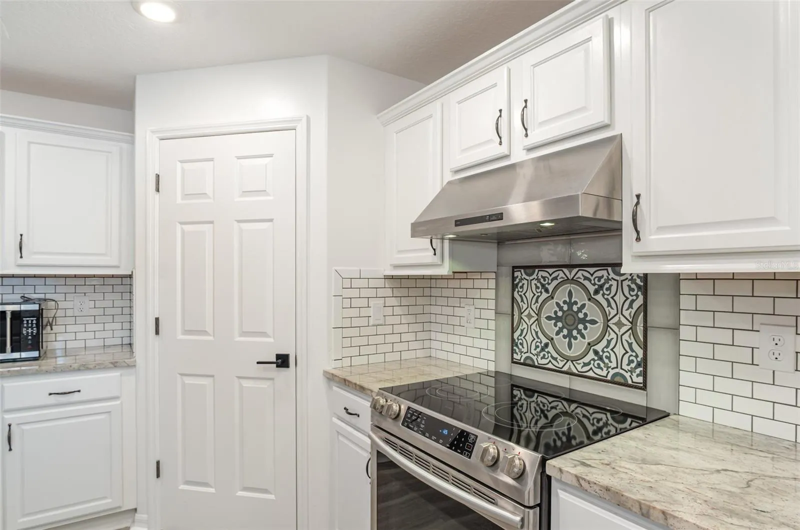 25 PRINCE KAAREL LN