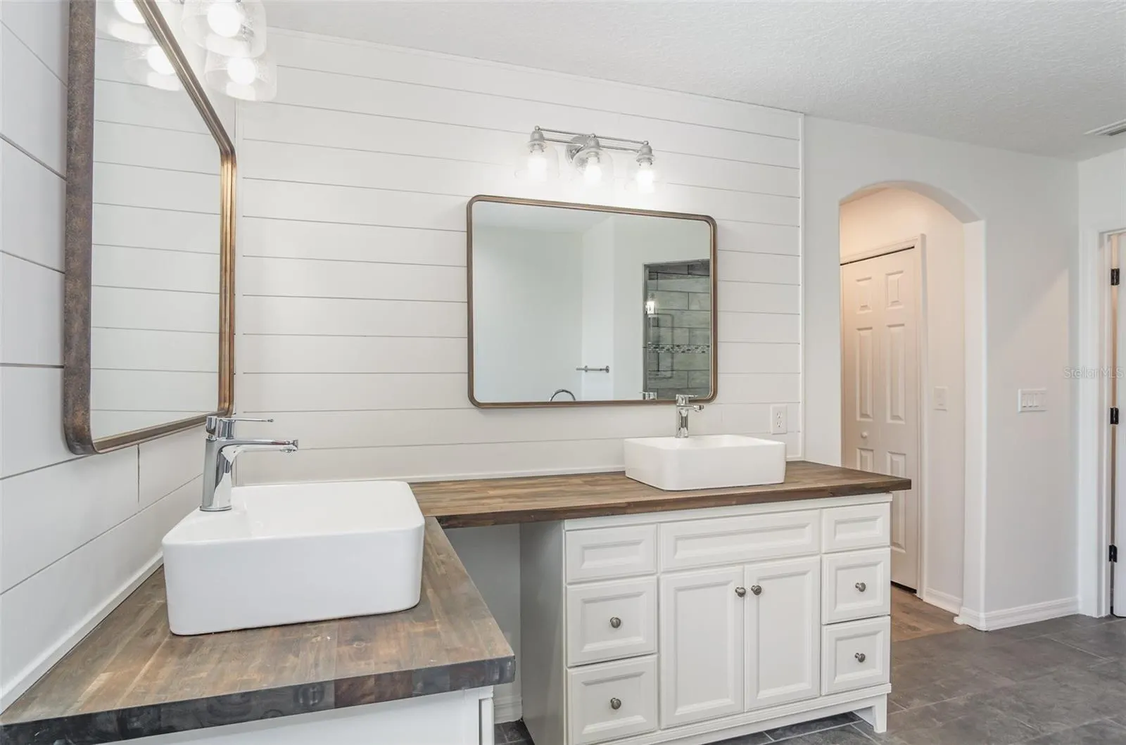 25 PRINCE KAAREL LN