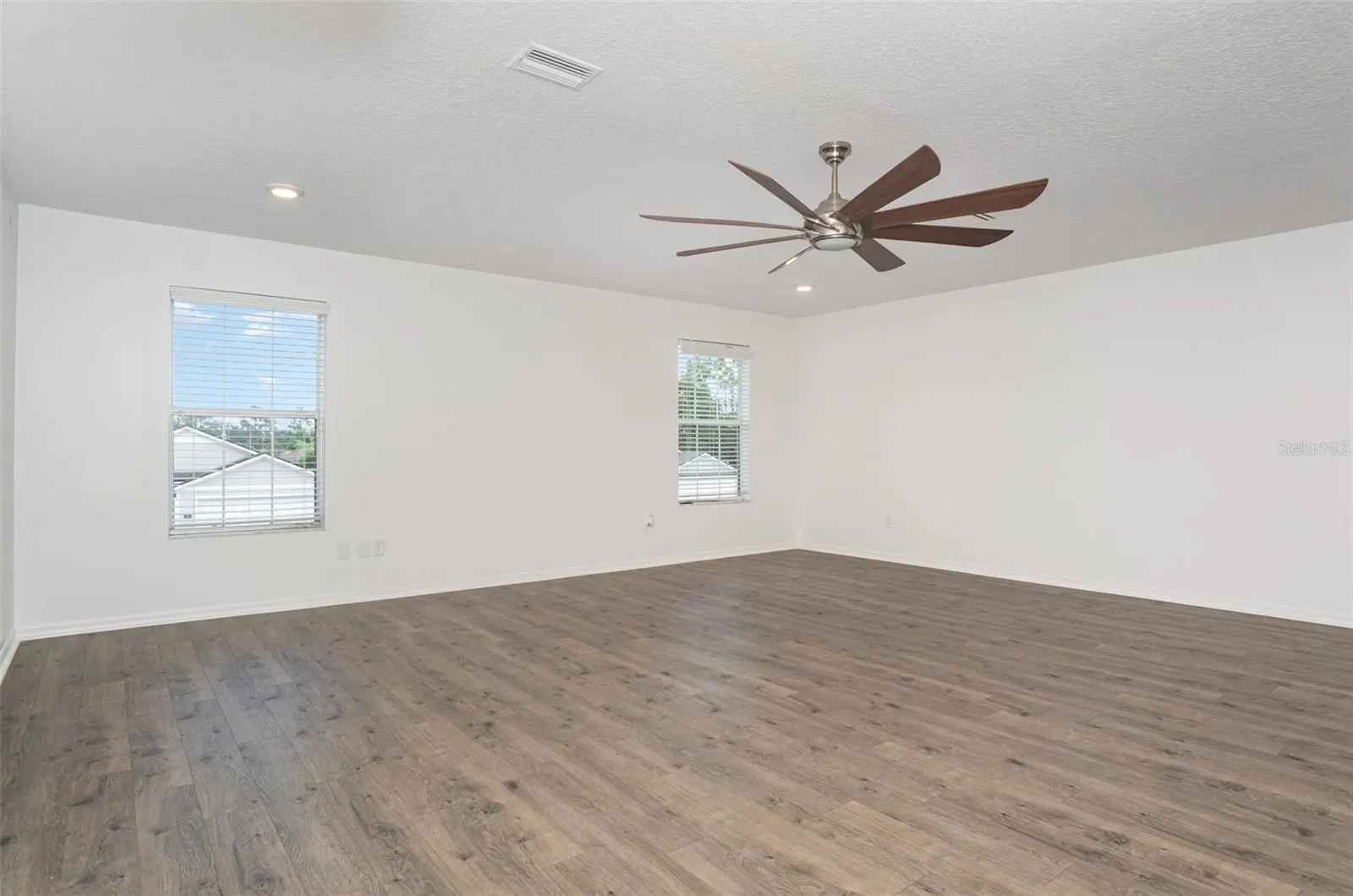 25 PRINCE KAAREL LN
