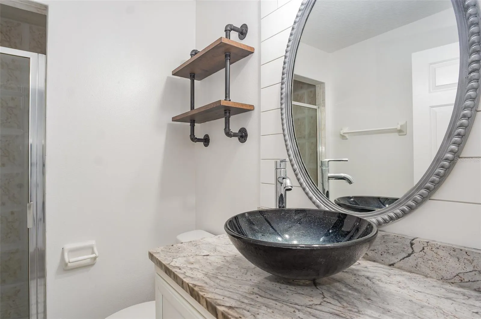 25 PRINCE KAAREL LN