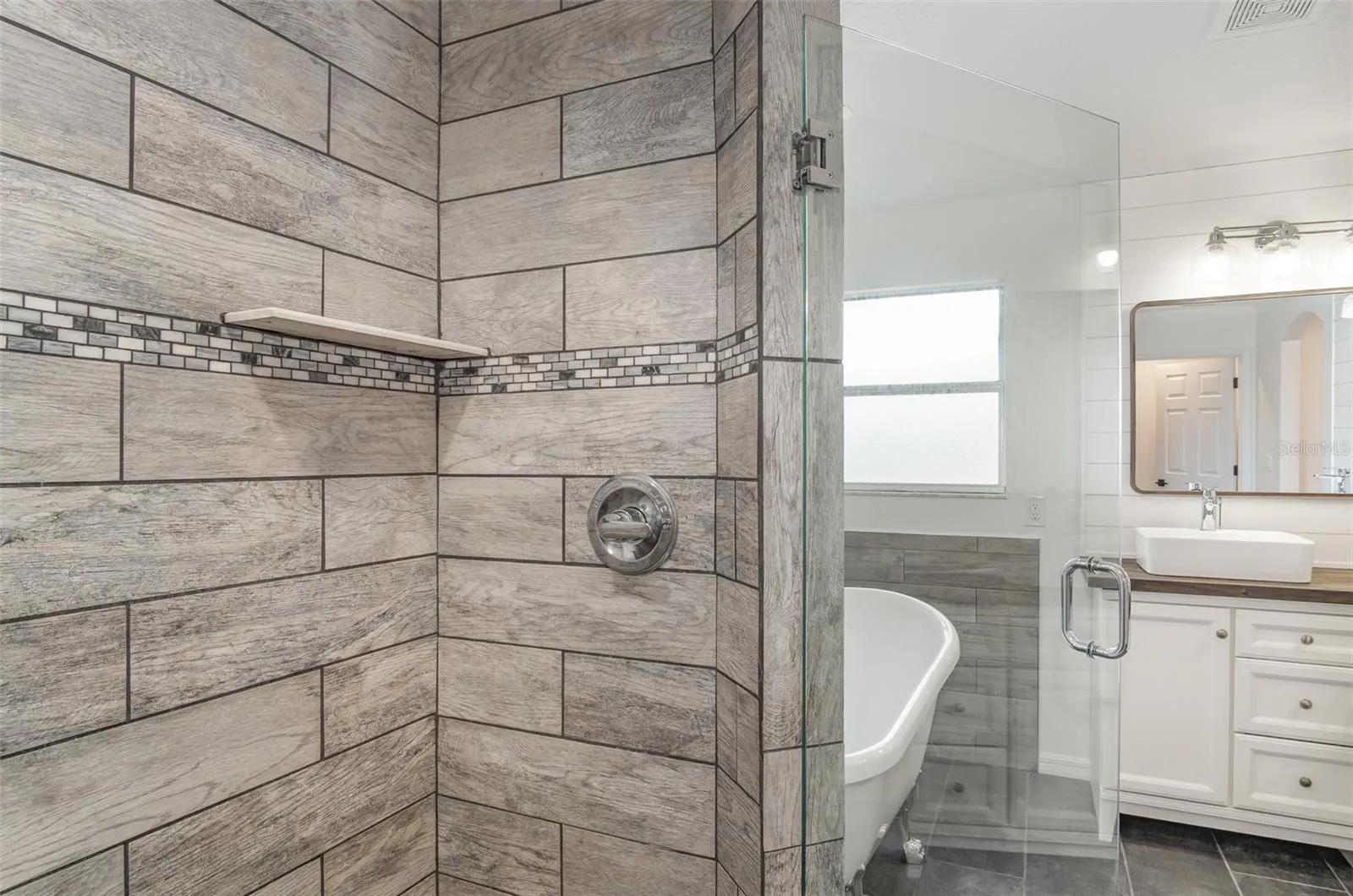 25 PRINCE KAAREL LN
