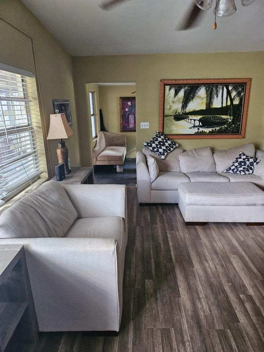 515 SUNSET DR