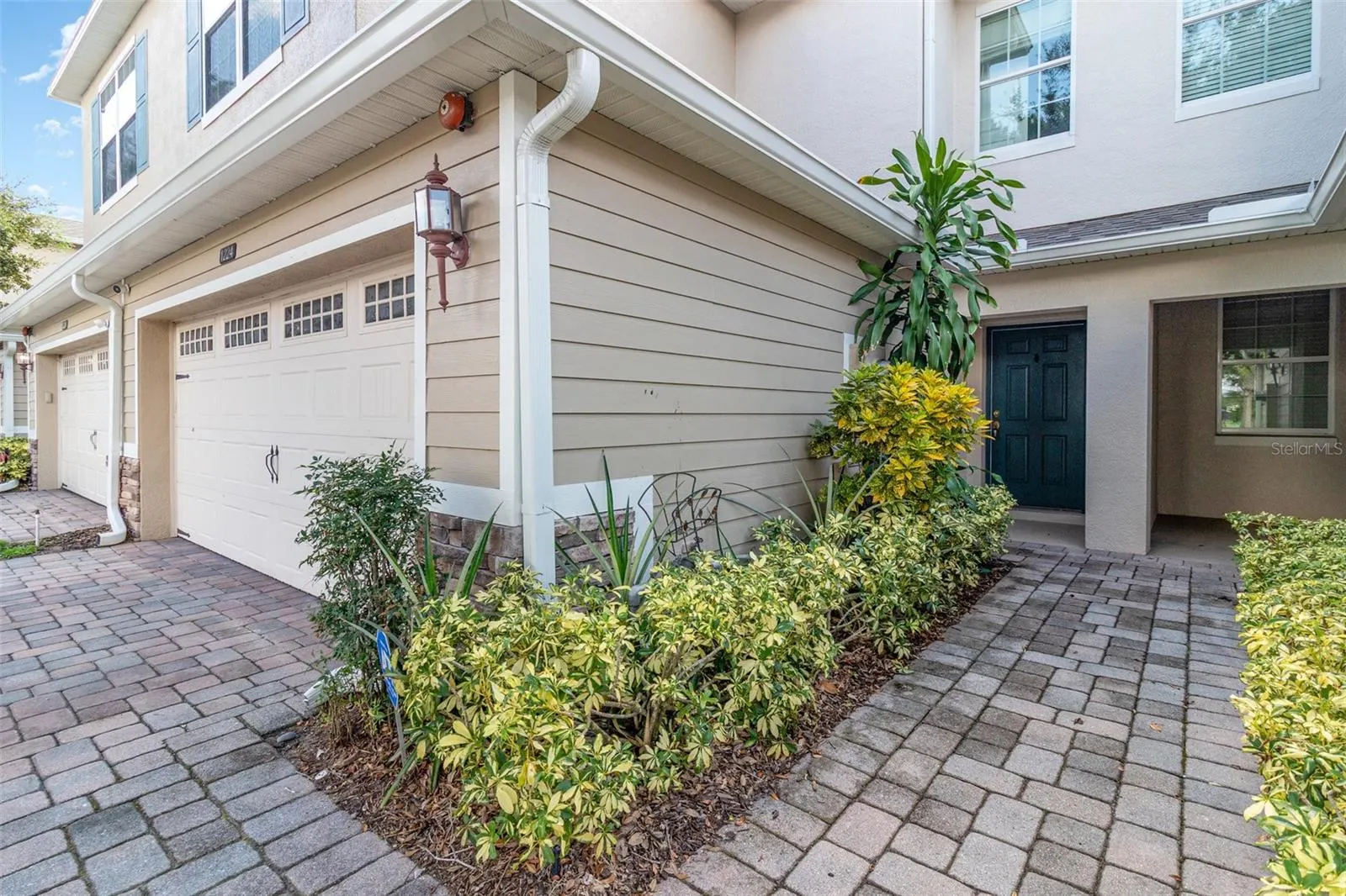 1224 PRIORY CIR