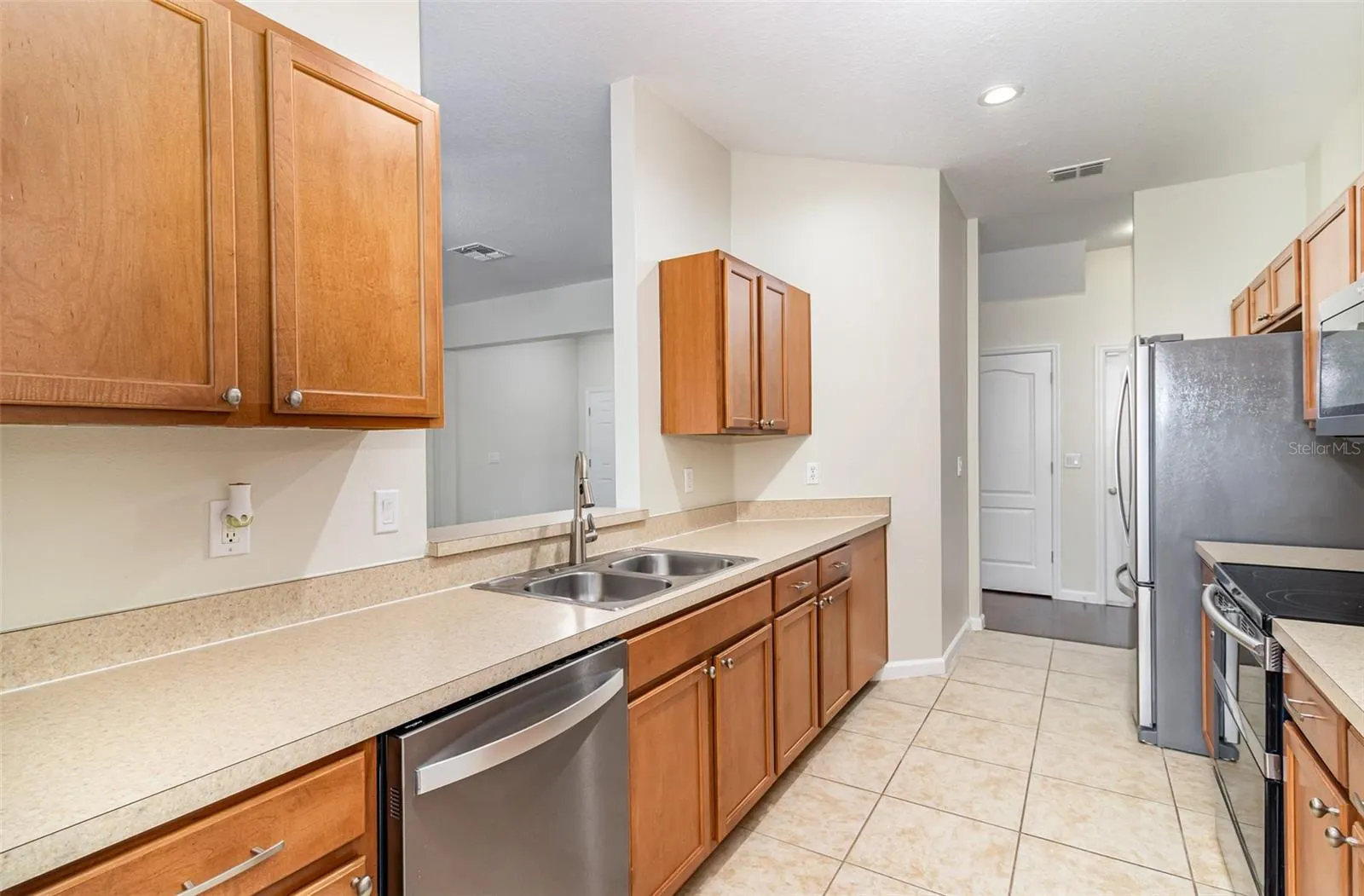 1224 PRIORY CIR