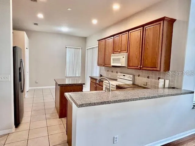 2200 THE OAKS BLVD