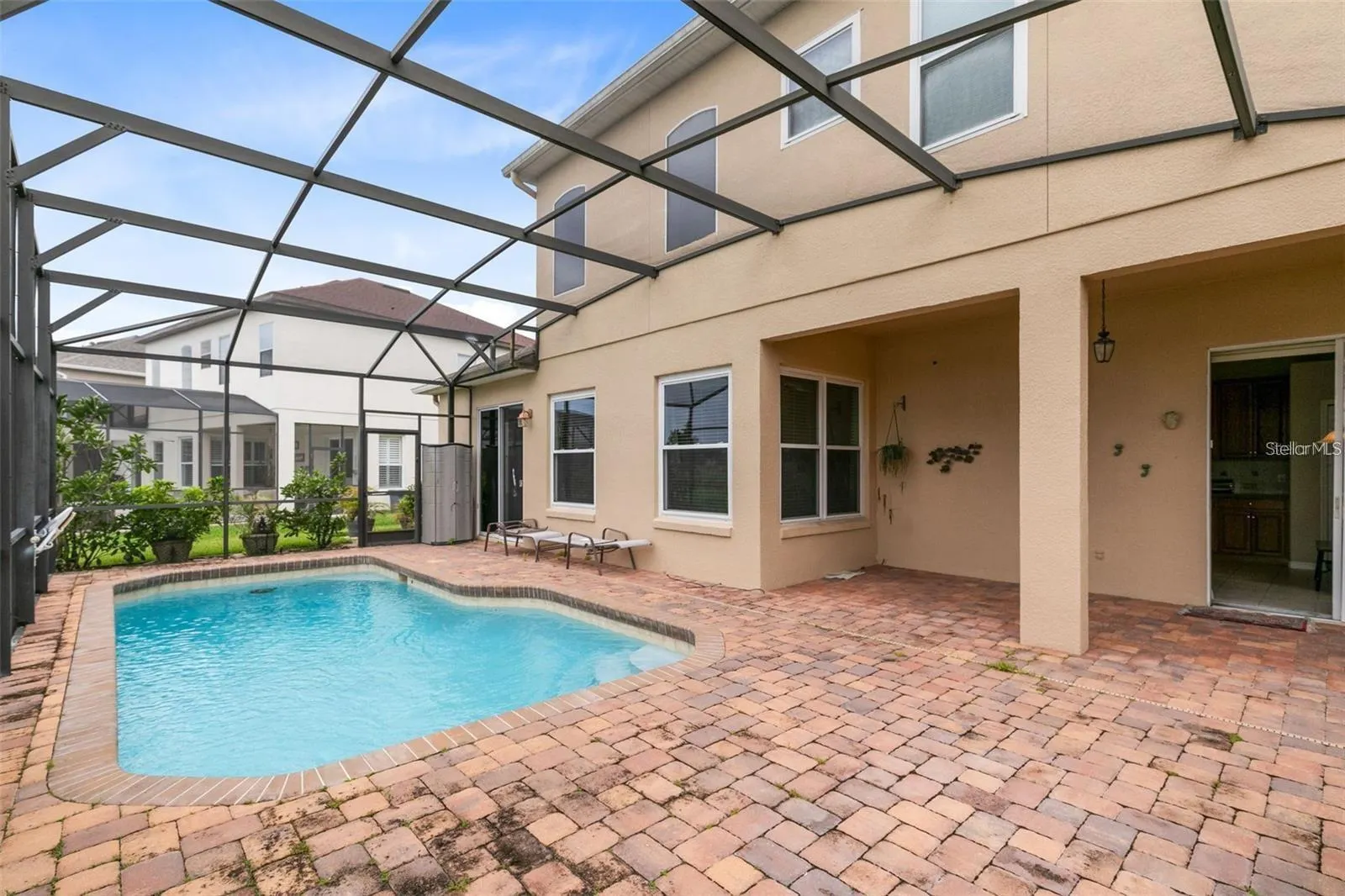 2200 THE OAKS BLVD