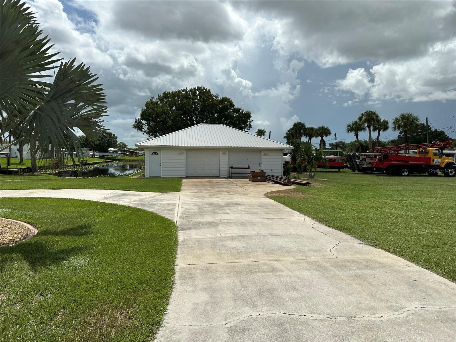 1432 LAKE DR W