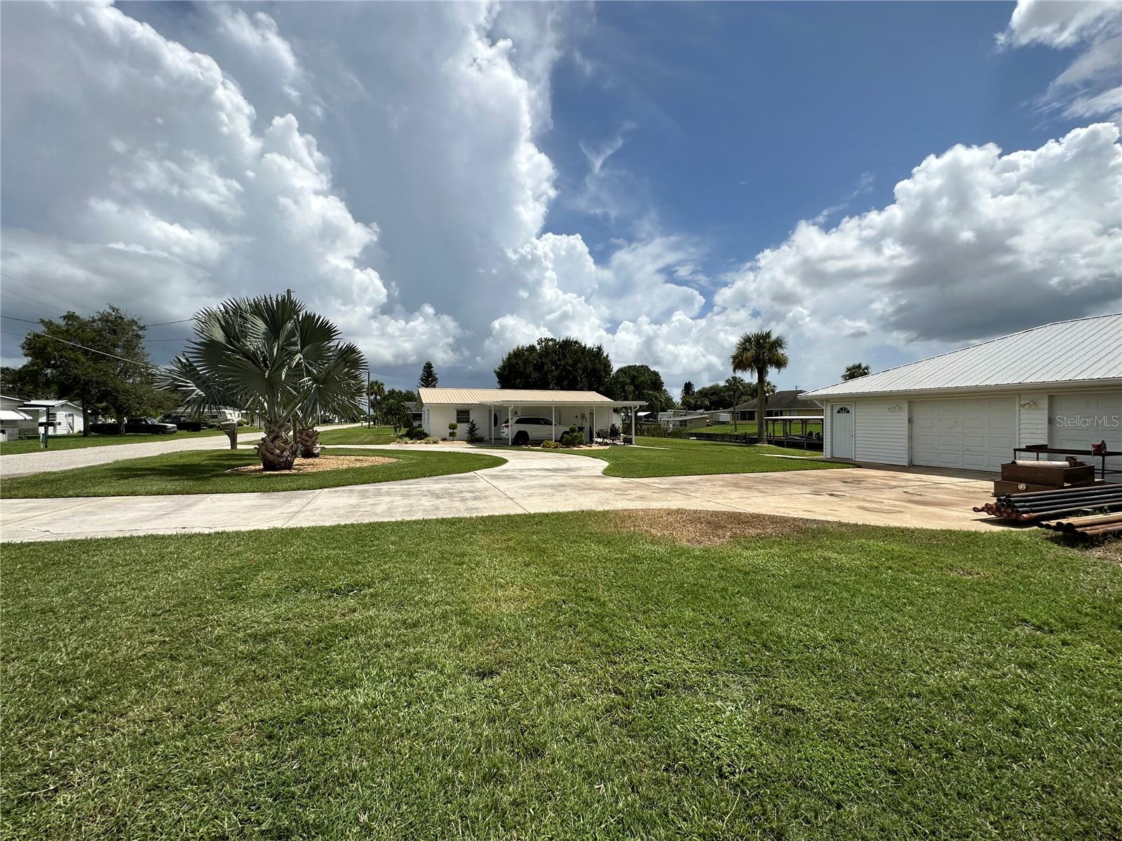 1432 LAKE DR W