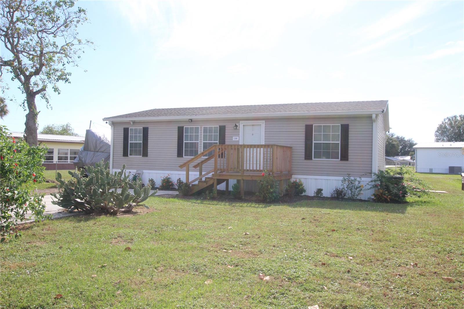 1288 LAKE DR W