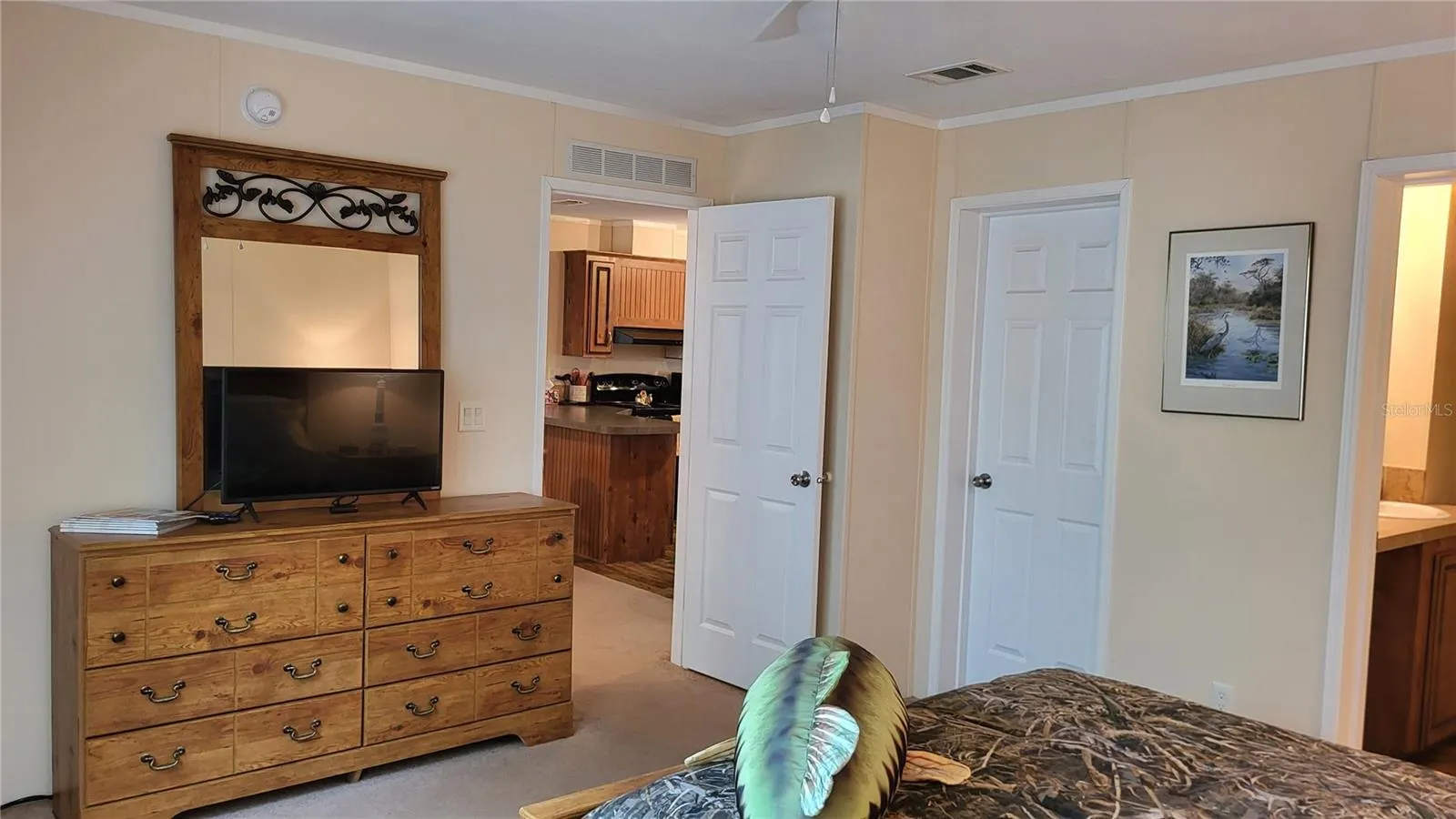1084 ARVIN LN