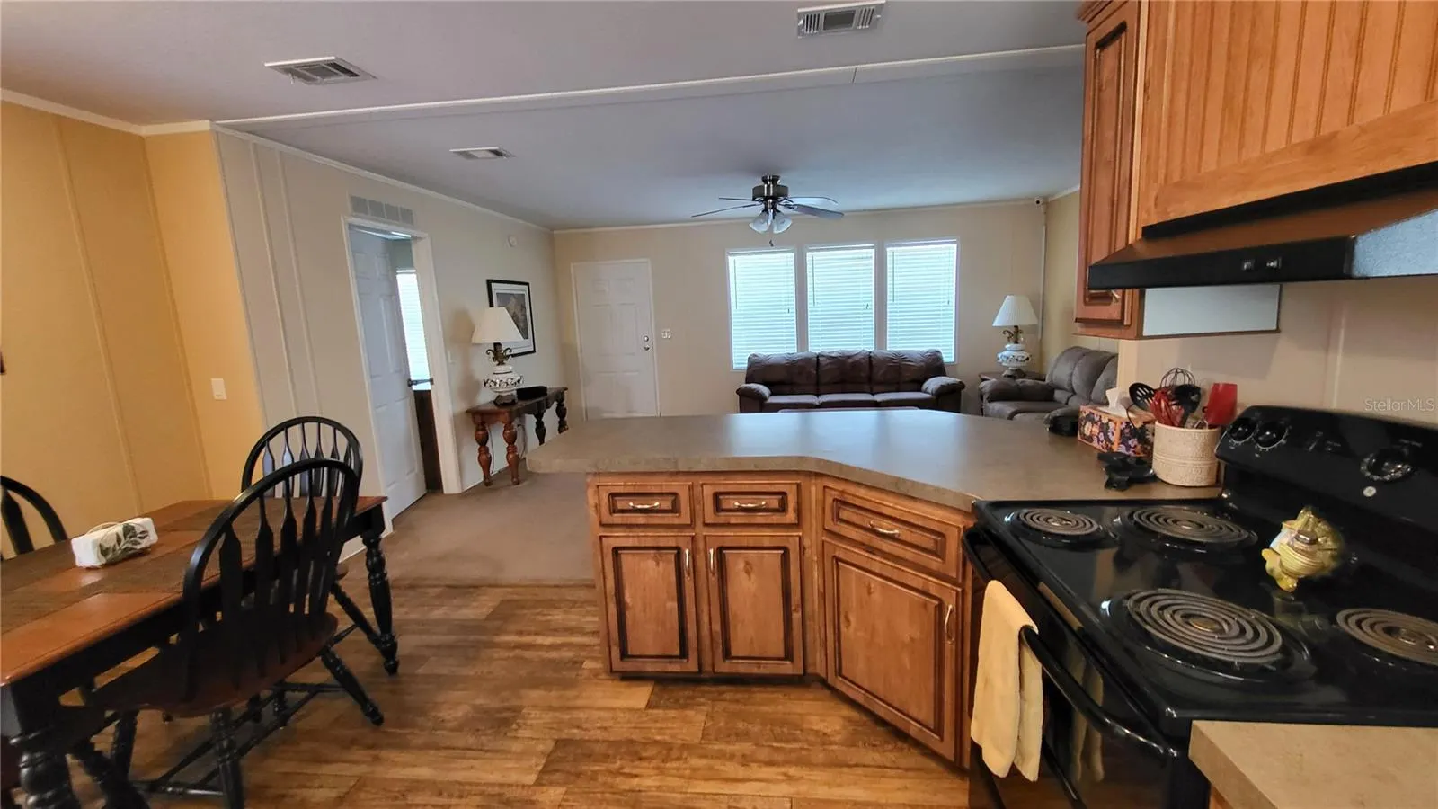 1084 ARVIN LN