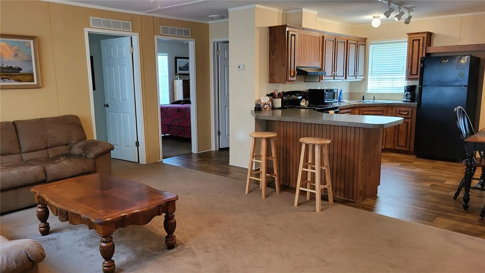 1084 ARVIN LN
