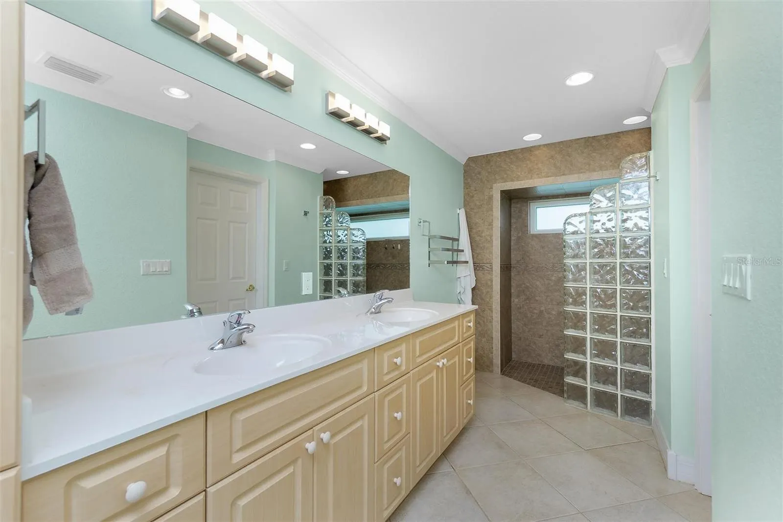 12001 SW KINGSWAY CIR