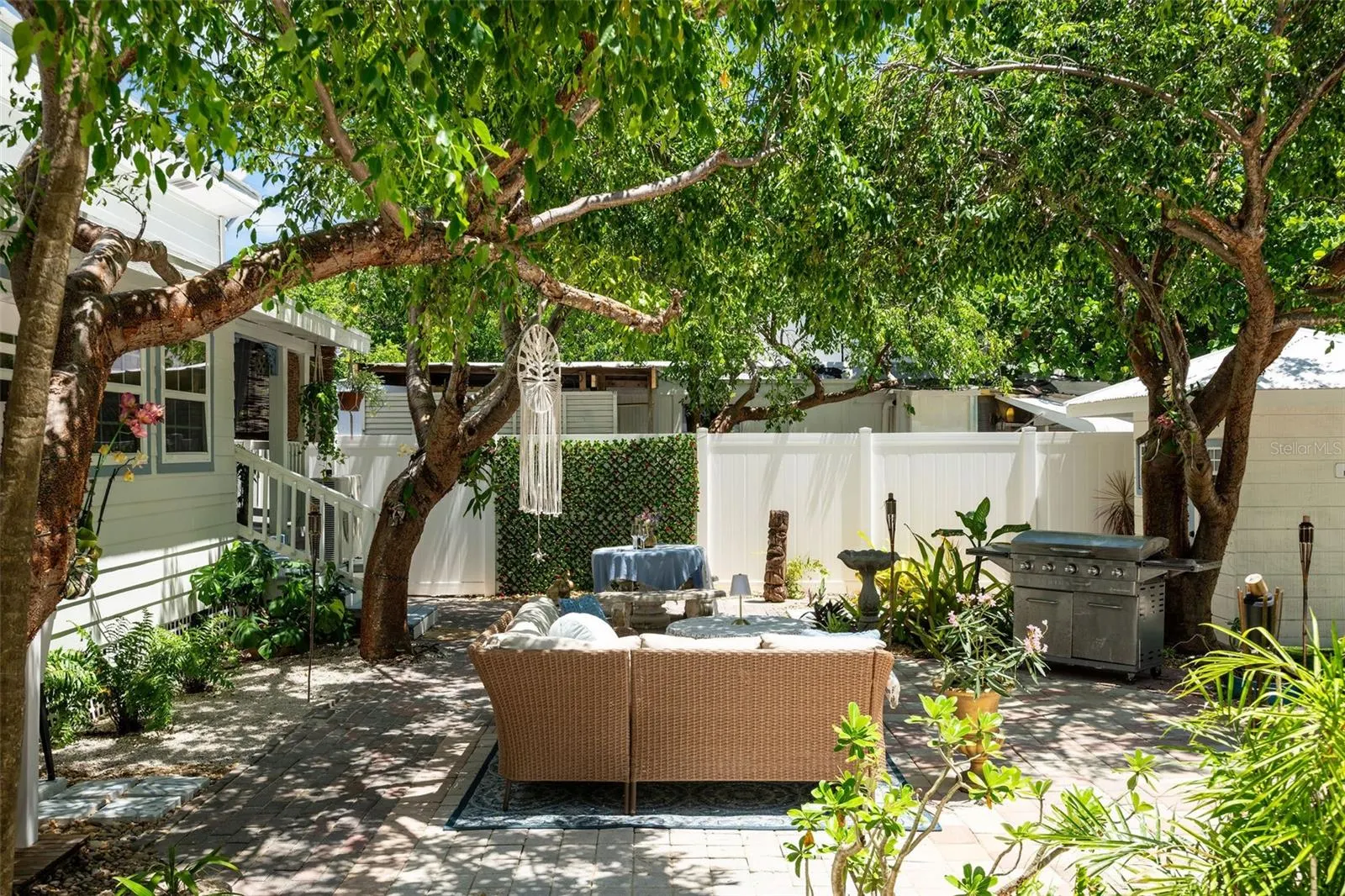 7 BARCELONA DR